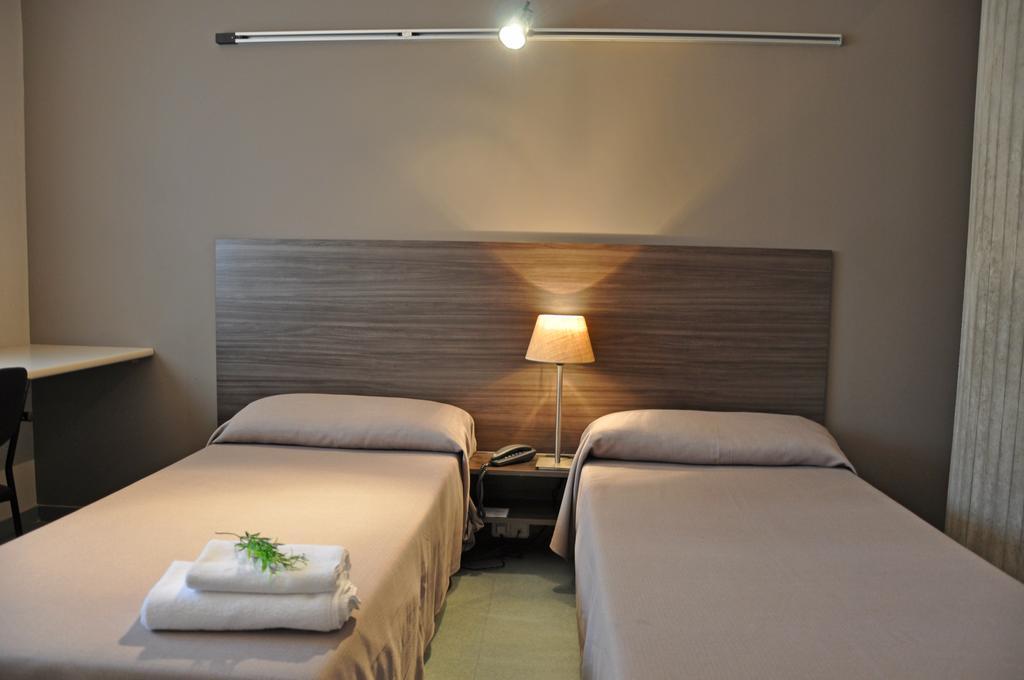 Residencia D'Investigadors Hostel Barcelona Zewnętrze zdjęcie